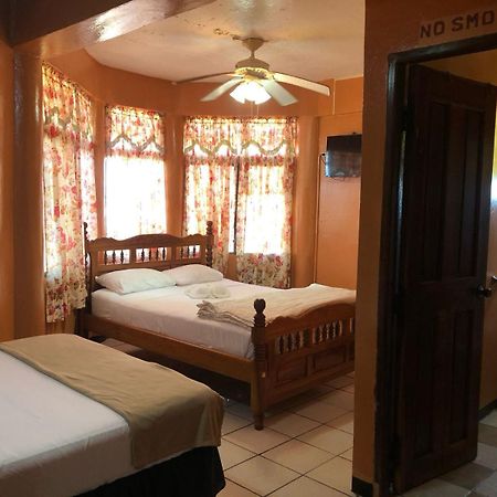 Chaleanor Hotel Дангрига Экстерьер фото