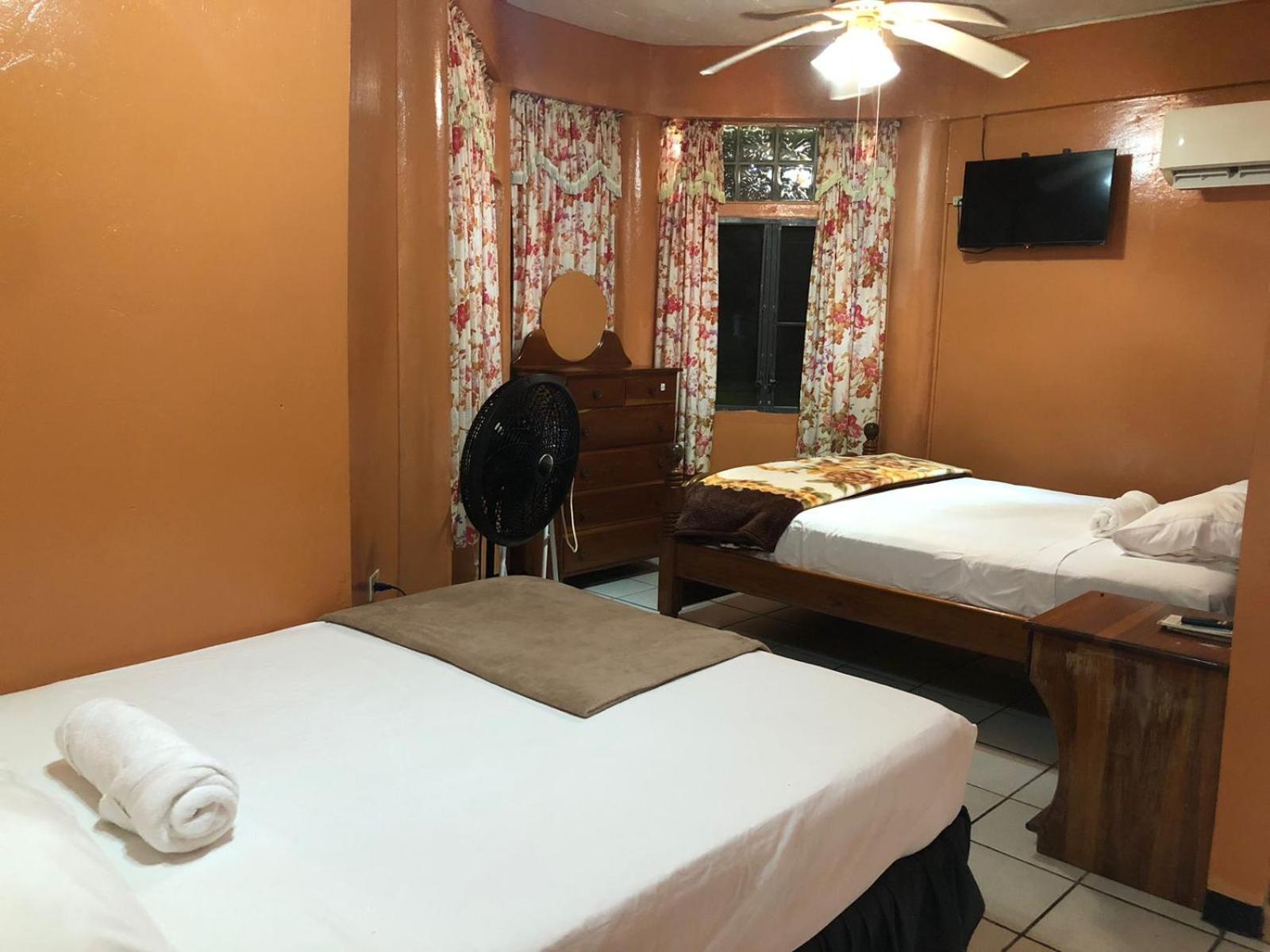 Chaleanor Hotel Дангрига Экстерьер фото