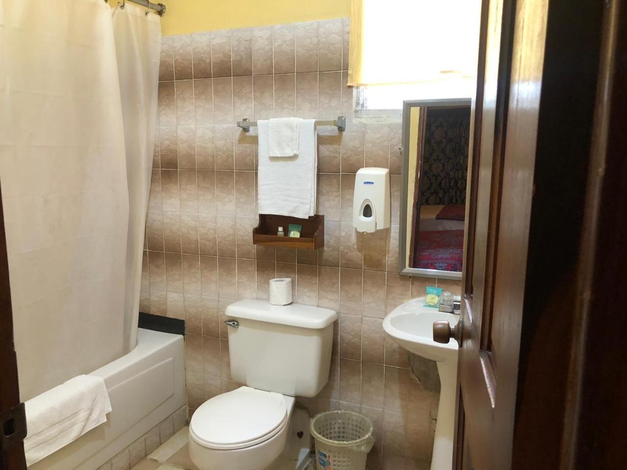Chaleanor Hotel Дангрига Экстерьер фото