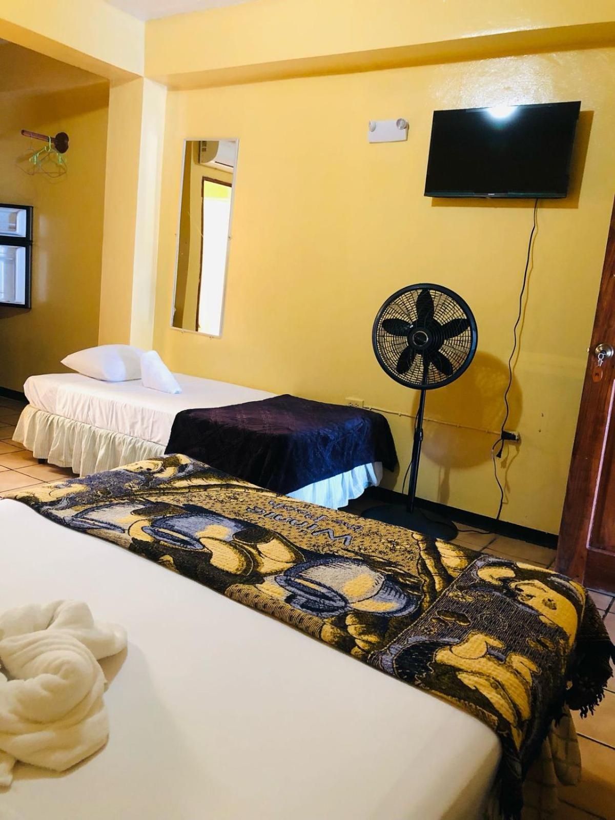 Chaleanor Hotel Дангрига Экстерьер фото