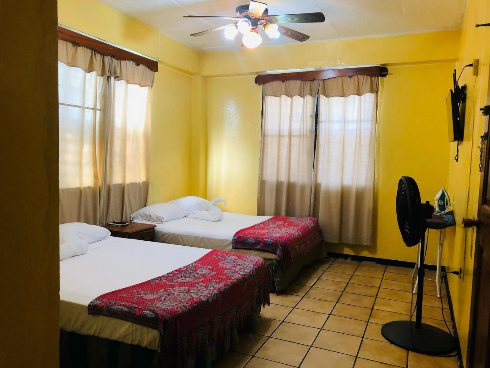 Chaleanor Hotel Дангрига Экстерьер фото